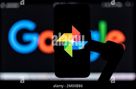 Inde. 8th décembre 2022. Dans cette illustration, un logo Google photo apparaît sur l'écran d'un téléphone portable. (Image de crédit : © Idrees Abbas/SOPA Images via ZUMA Press Wire) Banque D'Images