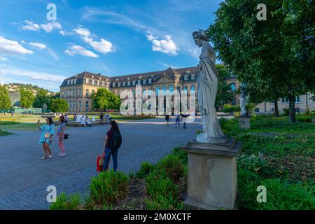 Nouveau Palais, touristes, jardin du Palais supérieur, Stuttgart, centre-ville, Administration de l'Etat, statues, Bade-Wurtemberg, Allemagne, Europe Banque D'Images