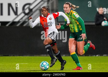 Den Haag - Danique Ypema de Feyenoord V1, Lobke Loonen de l'ADO Den Haag Vrouwen lors du match entre l'ADO Den Haag V1 et le Feyenoord V1 à Bingoal Stadion le 8 décembre 2022 à Den Haag, pays-Bas. (Box to Box Pictures/Tom Bode) Banque D'Images