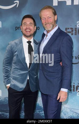 Londres, Royaume-Uni . 8 décembre 2022 . Martin Compston et Iain Glen photographiés lors de la première du Rig à Londres au Regent Street Cinema. Crédit : Alan D West/EMPICS/Alay Live News Banque D'Images