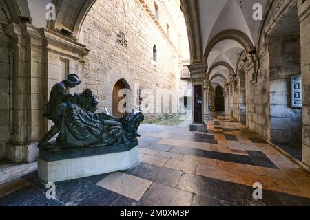 Statue de bronze de Saint Ignace située à l'entrée de la Sainte Maison. Sanctuaire De Loiola, Azpeitia. Guipúzcoa, Pays Basque , Euskadi, Euskal Banque D'Images