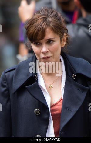Anna Friel films Marcella Banque D'Images