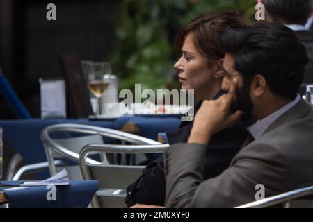 Anna Friel films Marcella Banque D'Images