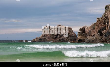 Mer turquoise ondulée à la plage de Mangersta, Mangersta, Lewis, l'île de Lewis, Hebrides, Outer Hebrides, Îles de l'Ouest, Écosse, Royaume-Uni Banque D'Images