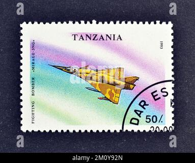 Timbre-poste annulé imprimé par la Tanzanie, qui montre Mirage 3NG, vers 1993. Banque D'Images