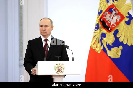Le président russe Vladimir Poutine lors de la cérémonie de remise des médailles d'or aux héros de la Russie.photo : Bureau du président russe Banque D'Images