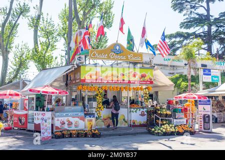 Boutique de fruits et de glaces du chalet Donna Lucia à l'entrée de la ville antique de Pompéi, Pompéi, ville métropolitaine de Naples, région de Campanie, Italie Banque D'Images