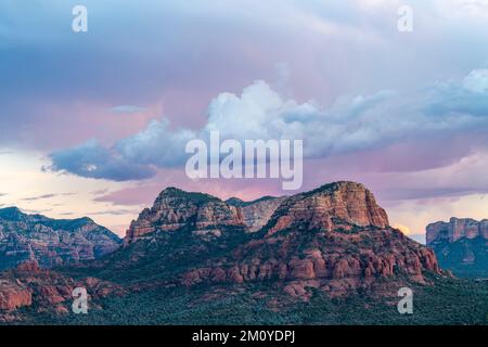 Twin Buttes au coucher du soleil, une partie de la Munds Mountain Wilderness, Arizona, États-Unis, début octobre, par Dominique Braud/Dembinsky photo Assoc Banque D'Images