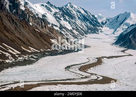 Le glacier Kaskawulsh traverse les montagnes du parc national Kluane, au Yukon, au Canada Banque D'Images