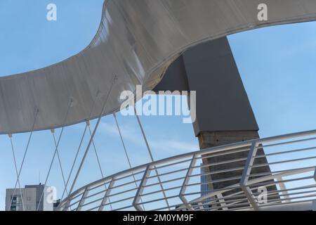 L'appui au-dessus du pont, structure d'acier de près. Banque D'Images