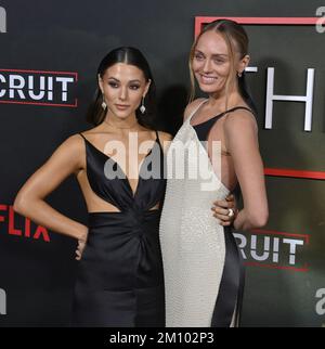 Los Angeles, États-Unis. 08th décembre 2022. Les membres du casting Fivel Stewart (L) et Laura Haddock assistent jeudi à la première de la nouvelle série télévisée de Netflix « The Recruit » à l'AMC Grove à Los Angeles, 8 décembre 2022. Scénario : suit un avocat de la CIA qui s'emmêle de dangereuses politiques internationales de pouvoir lorsqu'un ancien actif menace de révéler la nature de sa relation à long terme avec l'agence. Photo de Jim Ruymen/UPI crédit: UPI/Alay Live News Banque D'Images