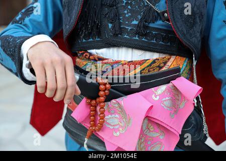 Turquie, Mugla, festival culturel local Mentese folklore (efe zeybek) vêtements pour hommes et femmes Banque D'Images