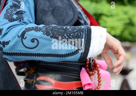 Turquie, Mugla, festival culturel local Mentese folklore (efe zeybek) vêtements pour hommes et femmes Banque D'Images