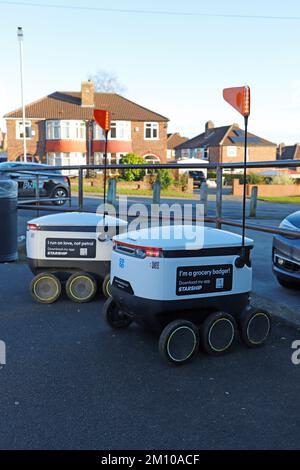 Coop livraison de produits d'épicerie robots livrant des produits d'épicerie à Adel, Leeds. - Un essai de 3 mois Banque D'Images