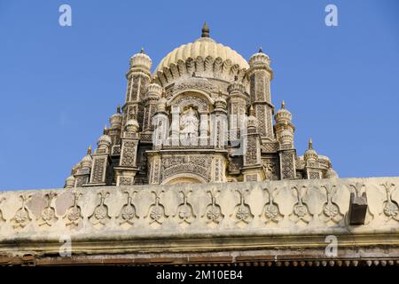 08 décembre 2022, Pune, Inde, Temple de Bhuleshwar près de Pune Inde, temple de la colline de dieu hindou shiva, il y a beaucoup de touristes qui viennent pour voir ces salut Banque D'Images