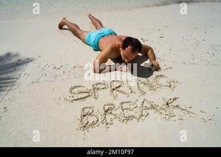 Fête de plage de voyage en état d'ivresse. Style de vie drôle de vacances Banque D'Images