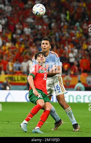 Abdessamad Ezzalzouli du Maroc et Rodof Espagne pendant le match Maroc / Espagne de la coupe du monde de la Fifa Qatar 2022 au stade de la ville d'éducation à Doha, Qatar sur 6 décembre 2022. Photo de Laurent Zabulon/ABACAPRESS.COM Banque D'Images