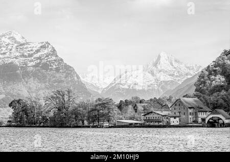 Quai d'expédition d'Isleten Isenthal au lac Urn, Urnersee, canton d'Uri, Suisse Banque D'Images