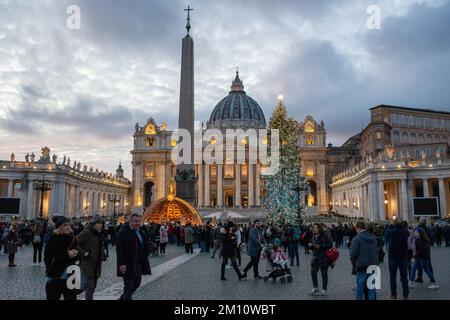 08 décembre 2022 - Rome, Italie: Arbre de Noël à Saint Place Pierre. © Andrea Sabbadini Banque D'Images