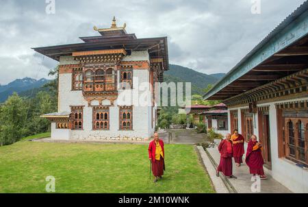 Moines bouddhistes au Temple Thinleygang Lhakhang Bhoutan Banque D'Images