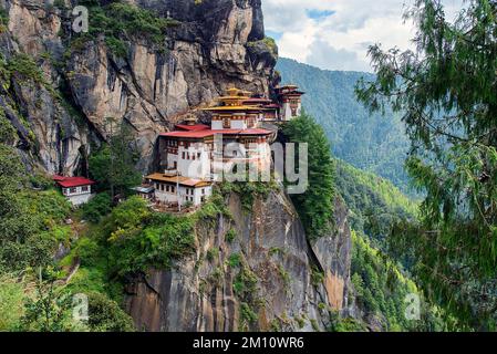 Randonnée vers Tiger's Nest Bhoutan sur le sentier Trans Bhoutan Trail Banque D'Images