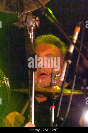 Jet Black, le batteur avec les étrangleurs jouant au Coal Exchange vendredi soir dans le cadre de leur XVI Tour 2006. OBJET : Jet Black est décédé à son domicile au pays de Galles le 6 décembre 2022, à l'âge de 84 ans. Banque D'Images