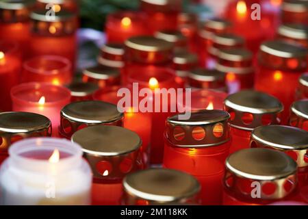 Bougies rouges à l'anniversaire de la Révolution de velours tchèque, le 17th novembre Banque D'Images