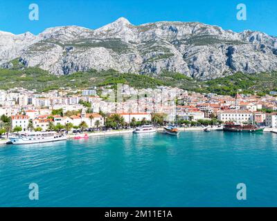 Makarska Croatie vue aérienne du drone de la côte dalmate Banque D'Images