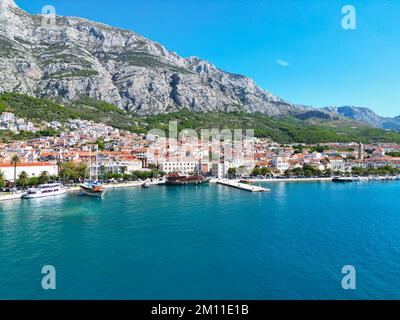 Makarska Croatie vue aérienne du drone de la côte dalmate Banque D'Images