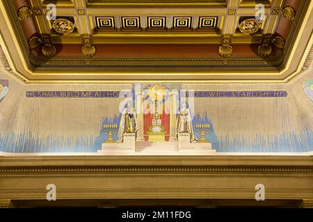 Plafond du Grand Lodge à l'intérieur du Freemasons' Hall de Londres, montrant les quatre vertus cardinales Banque D'Images