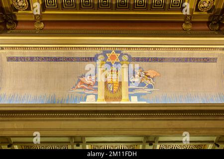 Plafond du Grand Lodge à l'intérieur du Freemasons' Hall de Londres, montrant les quatre vertus cardinales Banque D'Images