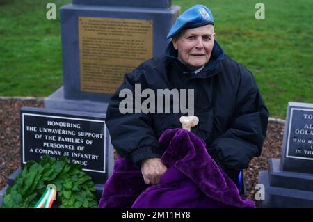 Charlie Cooley, de Galway, ancien combattant d'Une compagnie, 35th Infantry Battalion, qui a participé au siège de Jadotville en septembre 1961, lors d'un événement visant à dévoiler un monument dédié aux familles du personnel d'Une compagnie, à la caserne de Cutume, Athlone. Date de la photo: Vendredi 9 décembre 2022. Banque D'Images