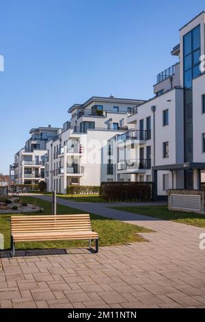 Complexes de logements modernes au printemps en journée dans une ville. Immobilier en Allemagne. Banque D'Images