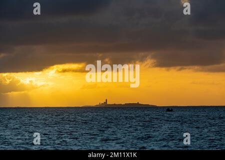 Lever de soleil sur l'océan près de Mahébourg, Ile Maurice, Afrique Banque D'Images