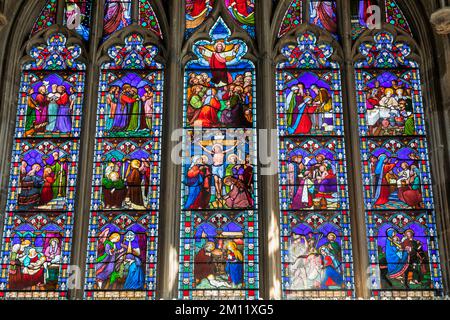 Angleterre, Dorset, Christchurch, Prieuré de Christchurch, vitraux représentant la vie du Christ Banque D'Images