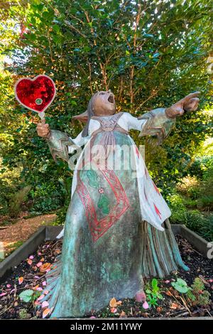 Angleterre, Dorset, Abbotsbury, les jardins subtropicaux, Statue de la Reine des coeurs du livre Alice in Wonderland de Lewis Carroll Banque D'Images