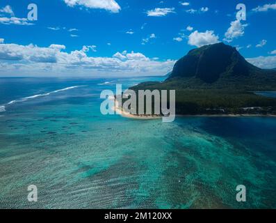 Drone métrage/aérien au-dessus de la côte sud de l'île maurice, Afrique Banque D'Images