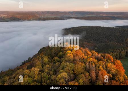 Lever du soleil à Leuchtenburg en Thuringe. Banque D'Images
