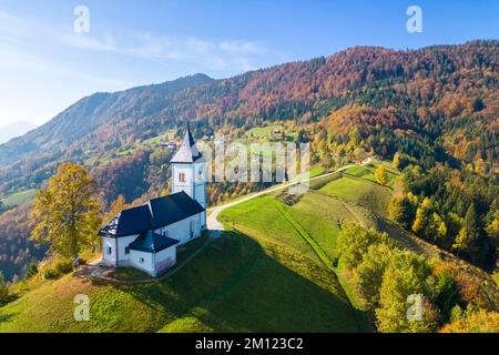 Vue de St Église Primus et Felician. Jamnik, Kranj, haute-Carniola, Slovénie, Europe. Banque D'Images