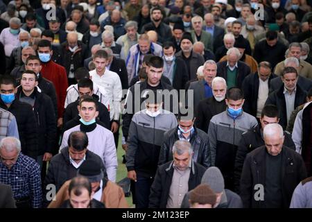 Téhéran, Téhéran, Iran. 9th décembre 2022. Les fidèles prient lors des prières hebdomadaires du vendredi musulman à la grande mosquée Mosalla de Téhéran, en Iran, sur 09 décembre 2022. (Credit image: © Rouzbeh Fouladi via ZUMA Press Wire) Banque D'Images