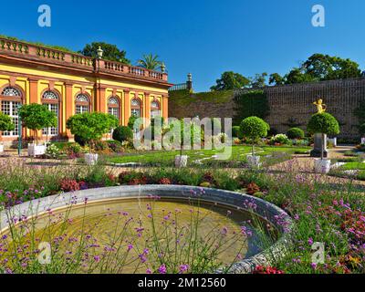 Europe, Allemagne, Hesse, Comté de Limburg-Weilburg, City Weilburg, Lahntal, Château de Weilburg, Parc du Château en face de l'Orangerie inférieure (parterre supérieur), jardin baroque Banque D'Images