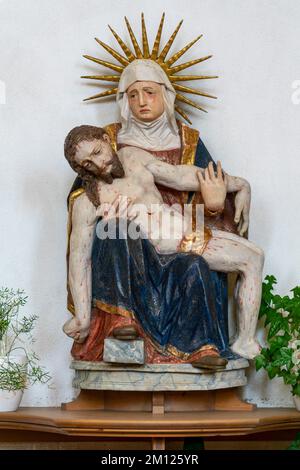 Pietà dans l'église, St. Ursula dans Oberndorf. L'autel de l'église, Saint Ursula, est un important autel gothique sculpté qui a été créé vers 1510/15. Banque D'Images