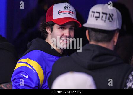 La personnalité de YouTube David Dobrik assiste à un match de la NFL entre les Rams de Los Angeles et les Raiders de Las Vegas le jeudi 8 décembre 2022 à Inglewood, Calif (Dylan Stewart/image of Sport) Banque D'Images