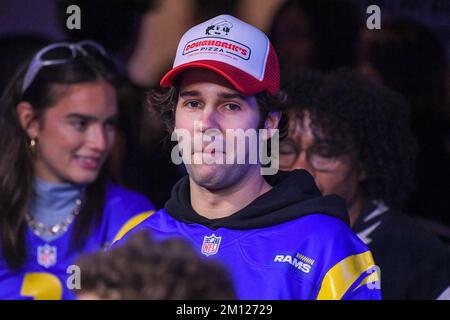 La personnalité de YouTube David Dobrik assiste à un match de la NFL entre les Rams de Los Angeles et les Raiders de Las Vegas le jeudi 8 décembre 2022 à Inglewood, Calif (Dylan Stewart/image of Sport) Banque D'Images