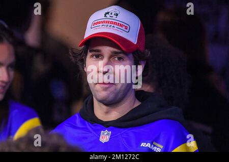 La personnalité de YouTube David Dobrik assiste à un match de la NFL entre les Rams de Los Angeles et les Raiders de Las Vegas le jeudi 8 décembre 2022 à Inglewood, Calif (Dylan Stewart/image of Sport) Banque D'Images