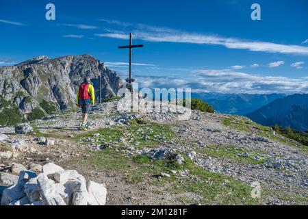 Braies, province de Bolzano, Tyrol du Sud, Italie. Au sommet de Strudelkopf, Dürrenstein à l'arrière sur la gauche. Banque D'Images