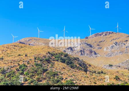 Éoliennes produisant de l'électricité, Kerames, Rethymno, sud de la Crète, Crète, Îles grecques, Grèce Banque D'Images