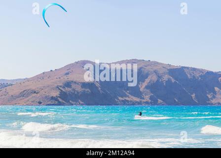 Kitesurf, plage Episkopi, Rethymno, Crète, Iles grecques, Grèce Banque D'Images