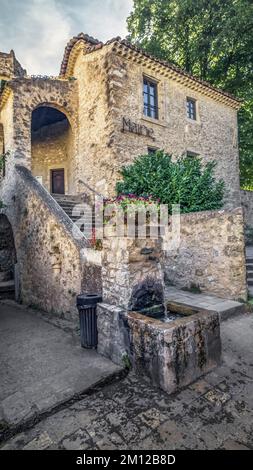 Hôtel de ville à Saint Guilhem le désert. Une partie du site du patrimoine mondial de l'UNESCO "la voie de Saint-Jacques en France" décernée. Le village appartient aux plus Beaux villages de France. Banque D'Images