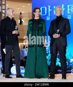 Le cinéaste canadien James Cameron, l'actrice Sigourney Weaver, l ...